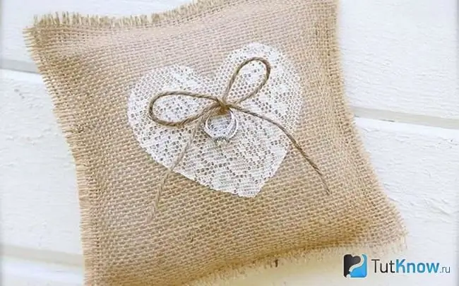 Bantal hiasan burlap