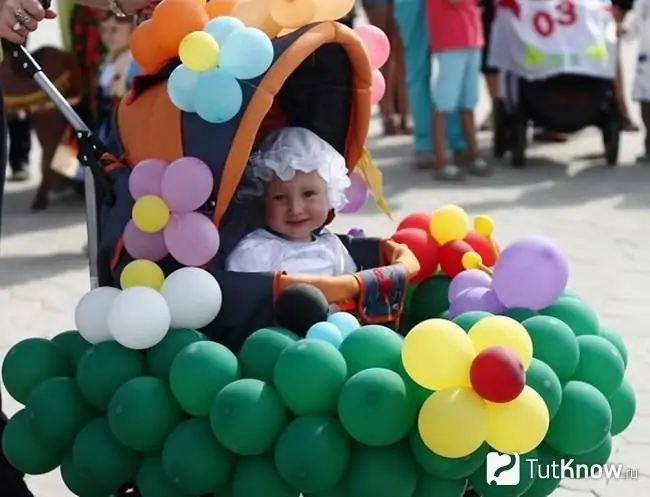 Nous décorons une poussette pour une fille de nos propres mains