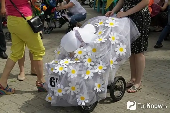 Nous décorons une poussette pour une fille