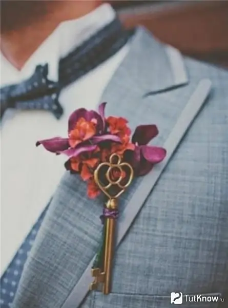 Payız üslubunda toy üçün damat boutonniere