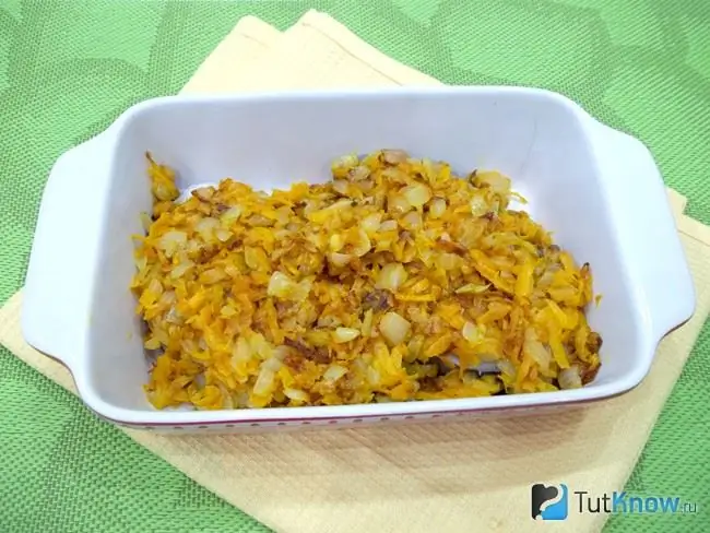 Legumes fritos forrados com bifes de peixe