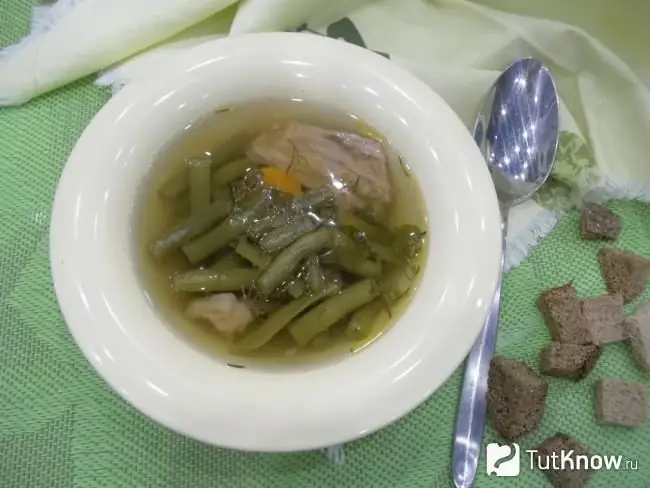 Sopa preparada de conejo y judías verdes