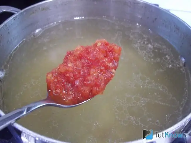 Condimento de verduras agregado al caldo