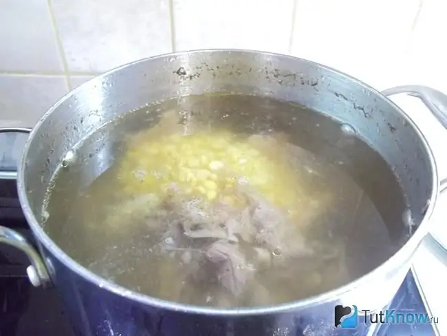 Peas are steamed in a pan with boiled and duck