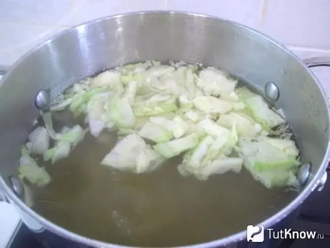 Cabbage is sent to the pan