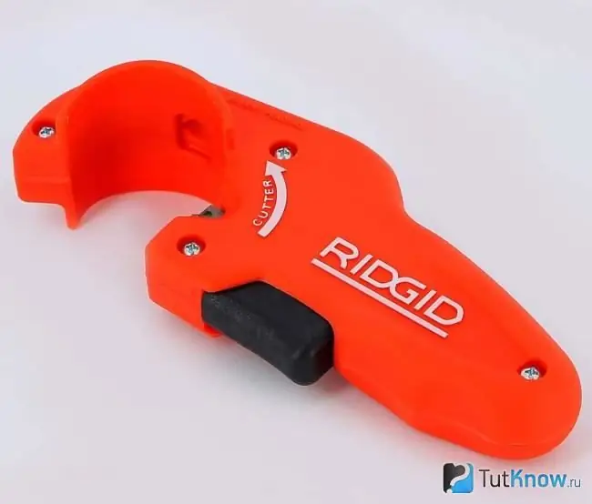 Pipe cutter for polypropylene pipes