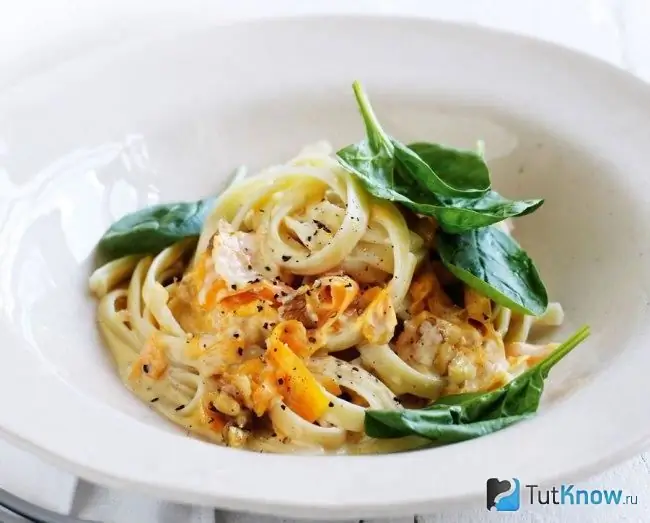 Pasta con calabaza y espinacas