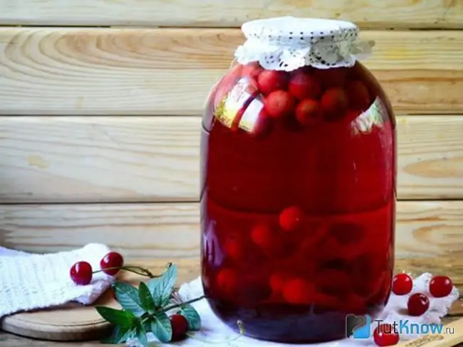 Compote ntawm Cherry thiab raspberry