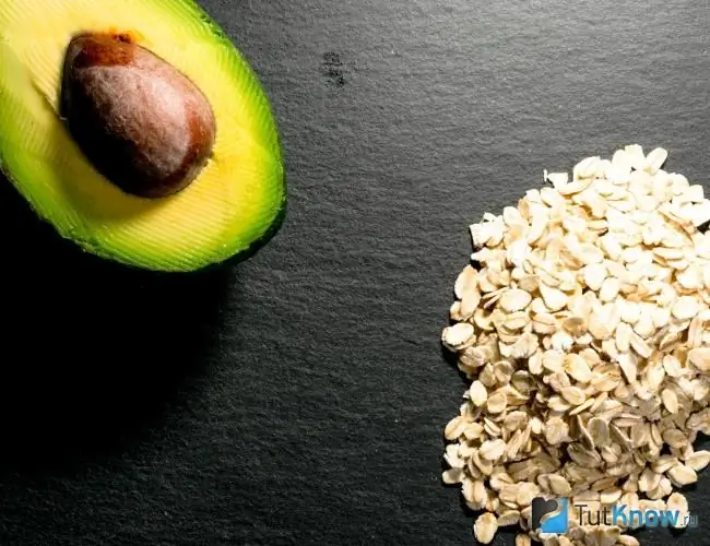 Avocado thiab Oatmeal Eye Care