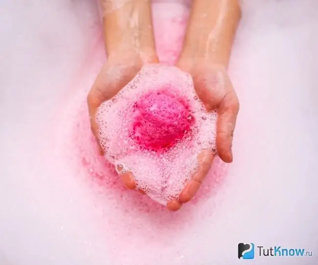 Bath bomb