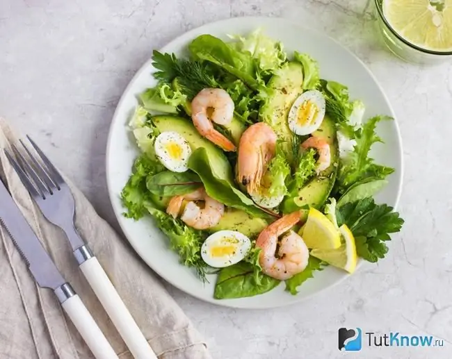 Salade met Frillis, garnalen en avocado