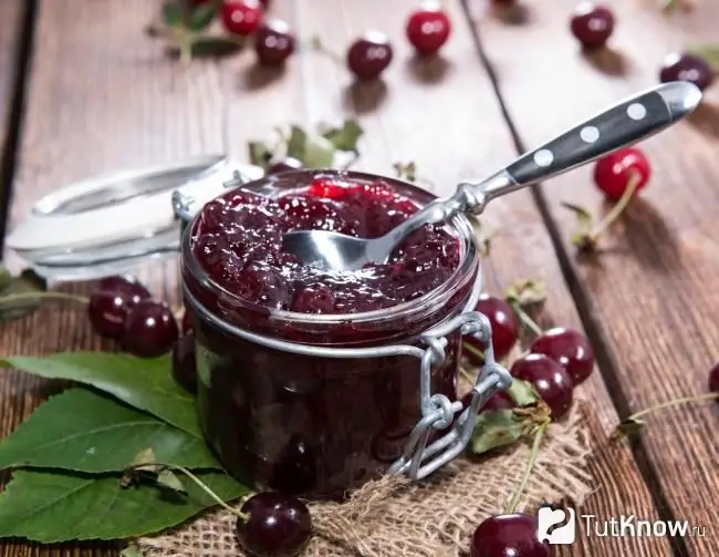 Confiture de cerises et baies de cerises