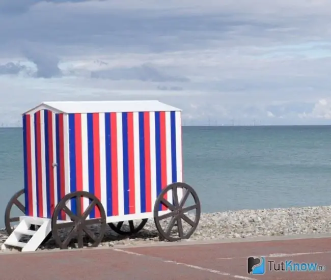 Voiture de bain sur la plage