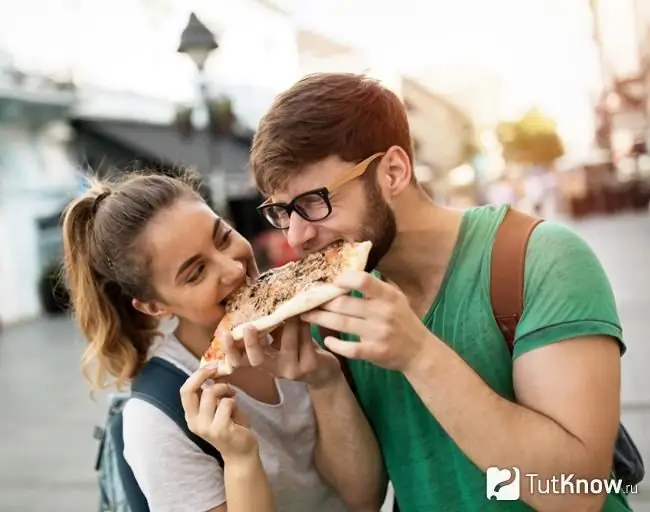 Comportamento cinestetico insolito mentre si mangia