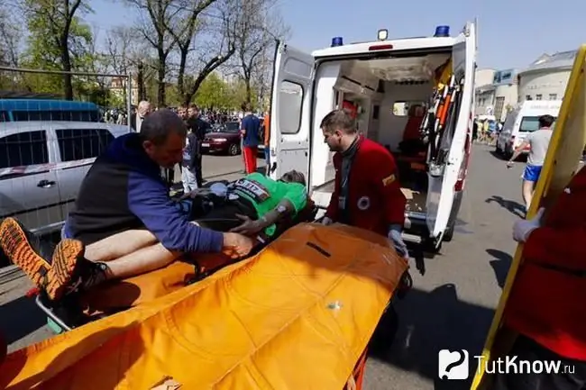 Le marathonien bénéficie d'une assistance médicale d'urgence