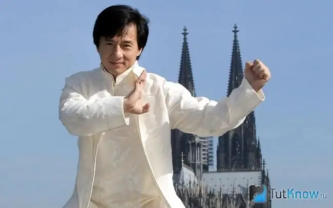 Jackie Chan di hadapan gereja