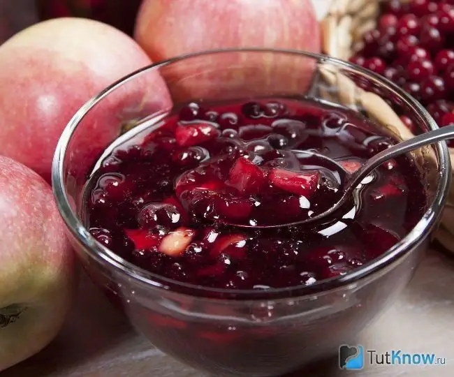 Arándanos remojados con manzanas para el invierno