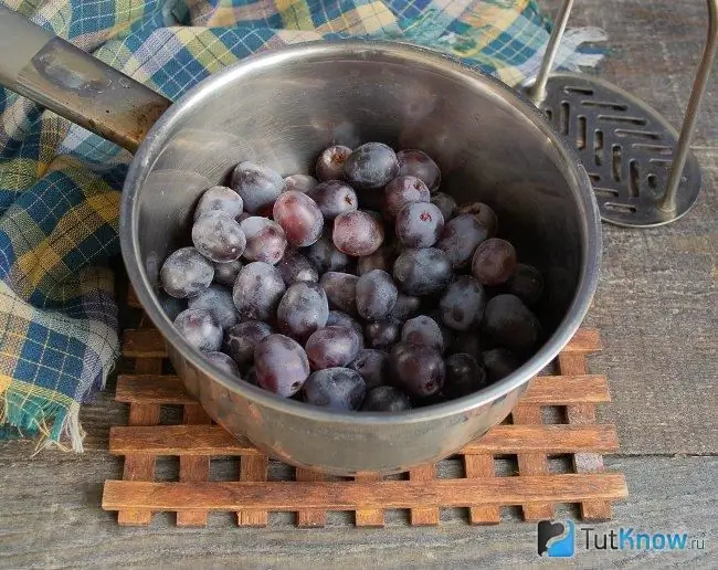 Enlatar uvas para o inverno