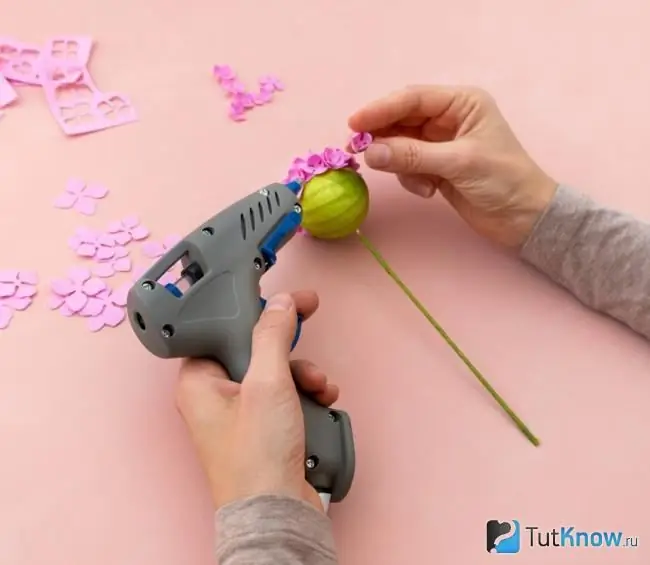 Making crafts from foamiran