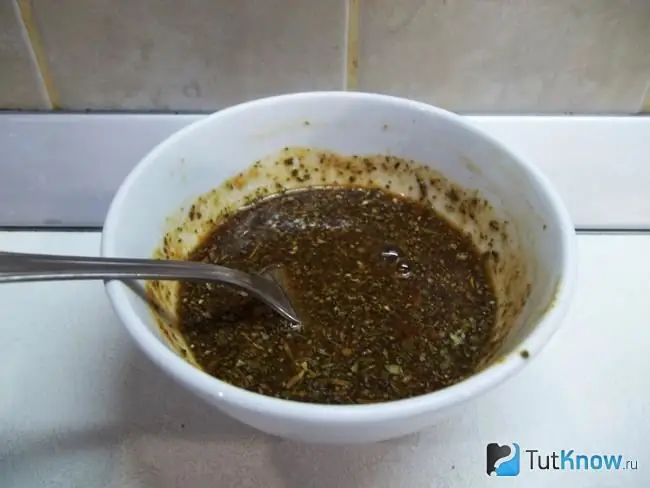 Perapan manis dan masam siap sedia untuk daging