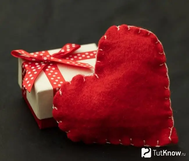 Crafts for Valentine's Day from felt