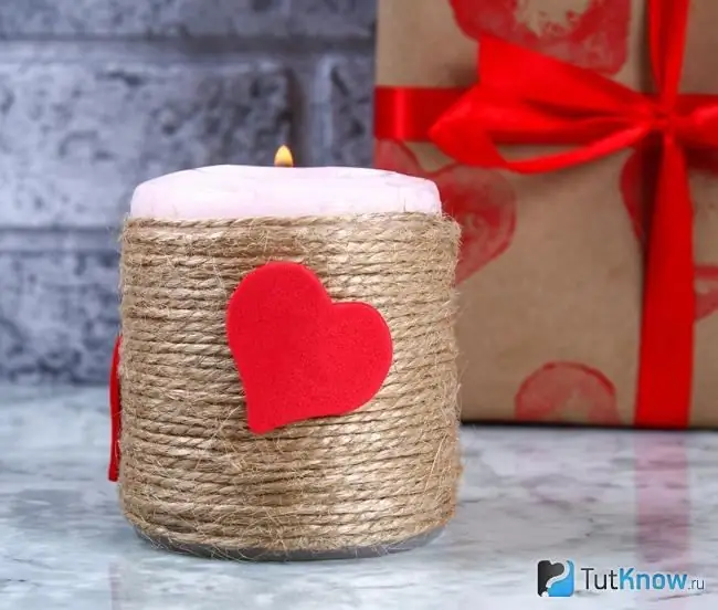 Kerajinan untuk Hari Valentine dengan lilin