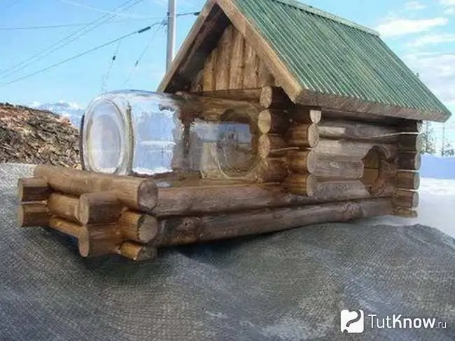 Feeder in the form of a wooden house