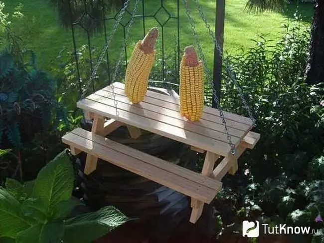 Hanging feeder in the form of a table and chairs