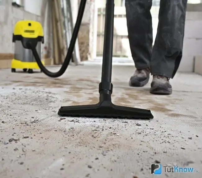 Collecte des ordures ménagères avec un aspirateur de chantier