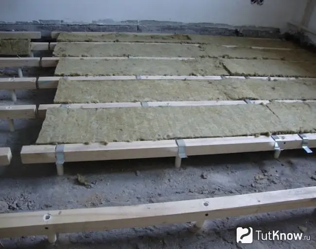 Raising the floor level with mineral wool