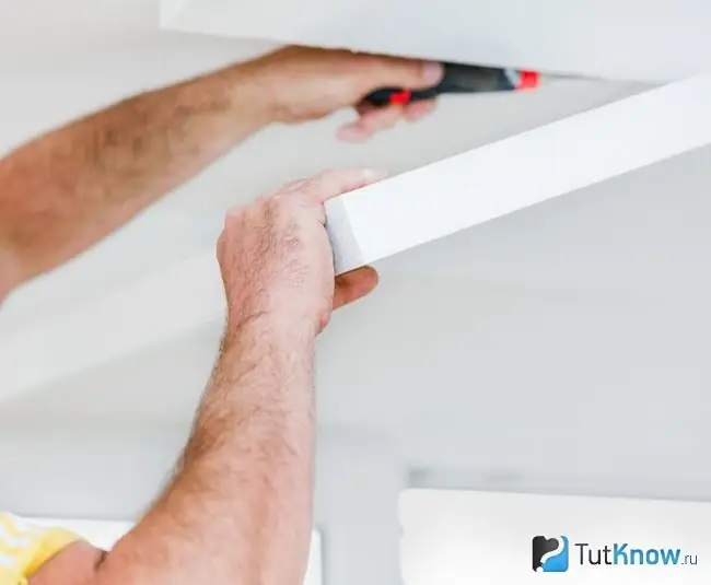 Isolamento termico del soffitto con schiuma