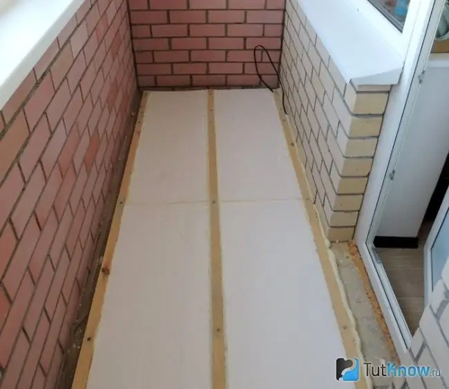 Thermal insulation of the floor with foam