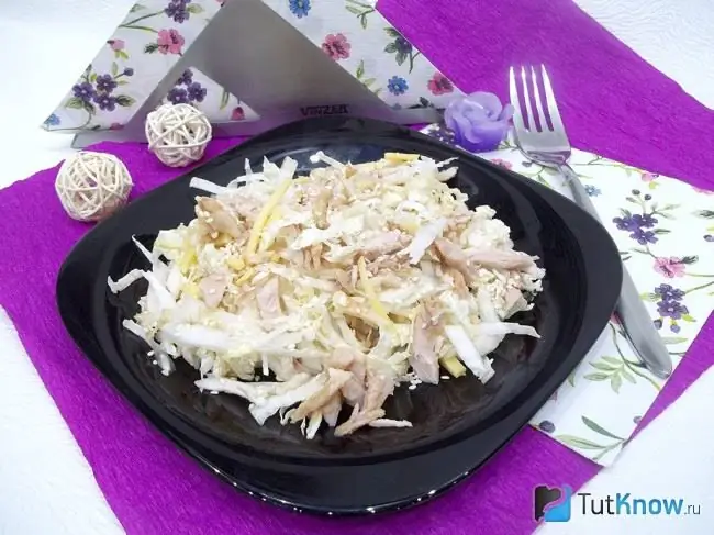 Salada de repolho chinês pronta