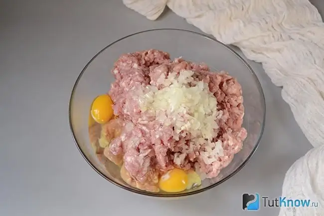 Minced meat with onions and eggs