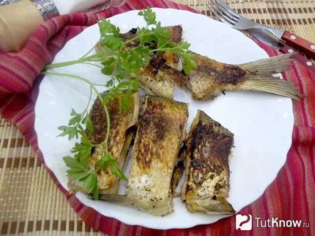 Pan-fried crucian carp