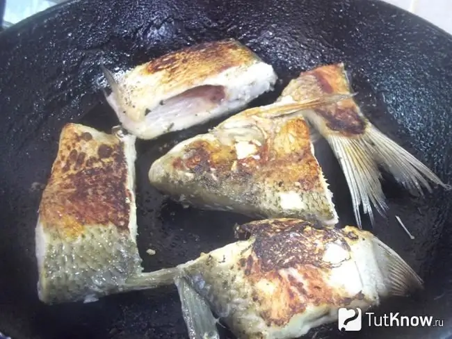 Pan-fried crucian carp