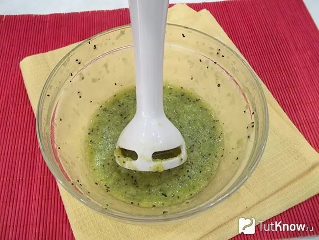 Kiwi hakket med en blender