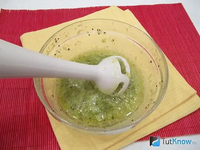 Kiwi dikocok dengan blender