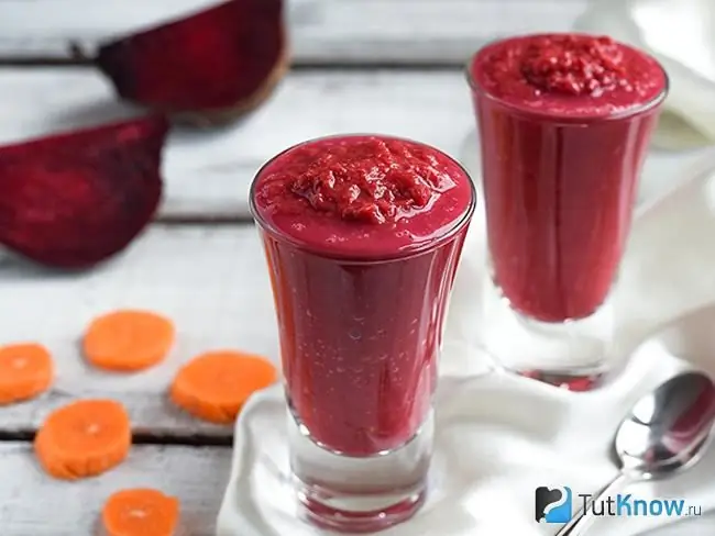 Beetroot smoothie nrog dib, tswb kua txob thiab zaub basil