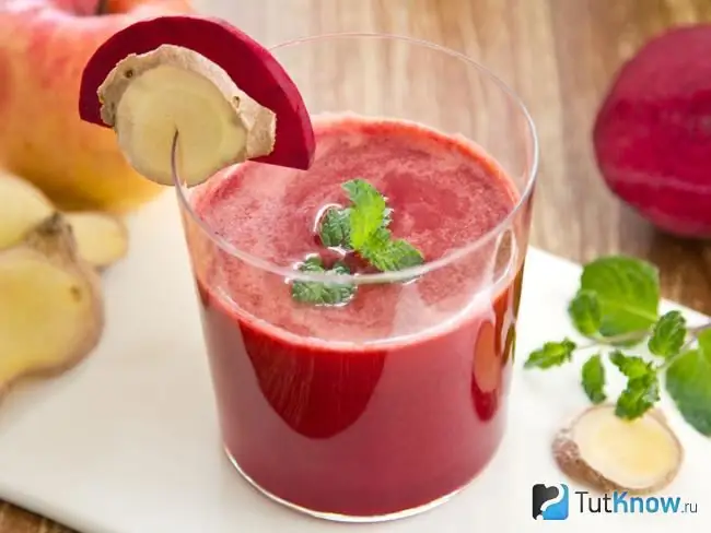 Beetroot smoothie nrog kua thiab carrot