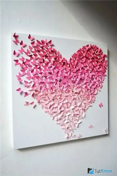 Pintura en forma de corazón de mariposas