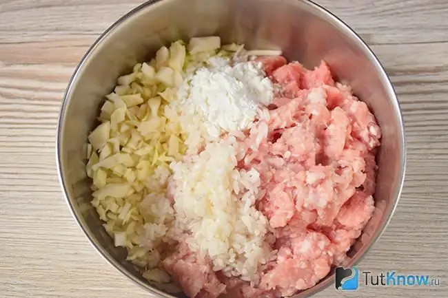 Repolho, arroz e carne picada