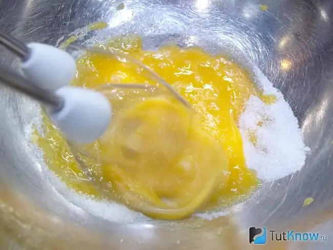 Whipped yolks with sugar