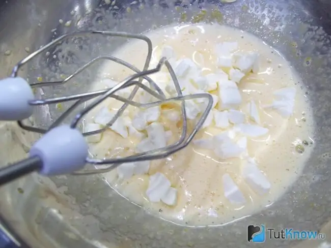 Sour cream added to the yolks