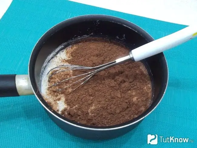 Cocoa is poured into the pan