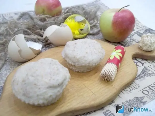 Ready-made soufflé with applesauce and egg whites on a steam bath