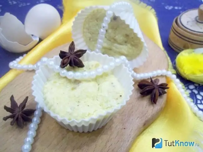 Ready-made curd-honey soufflé with ginger on a steam bath