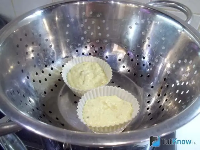 Soufflé de cuajada y miel con jengibre en un baño de vapor