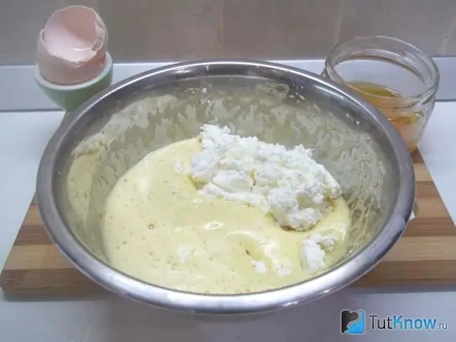 Curd ditambahkan pada jisim telur