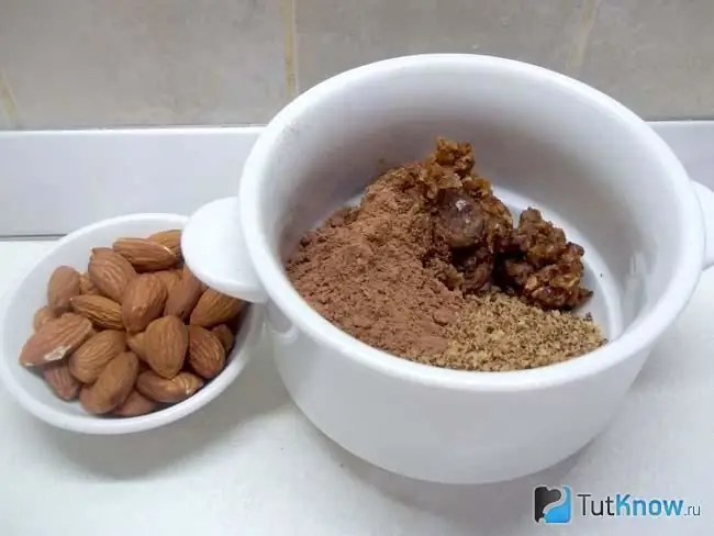 Dátiles combinados con nueces y cacao